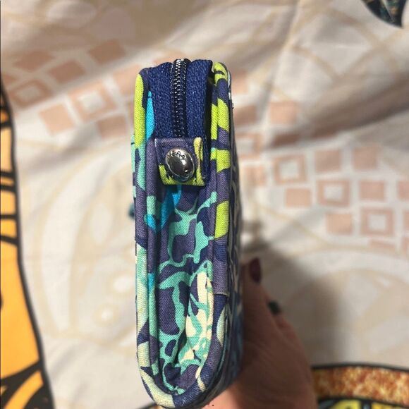 Vera Bradley Quilted Katalina Blues Wristlet Wallet - Picture 4 of 11